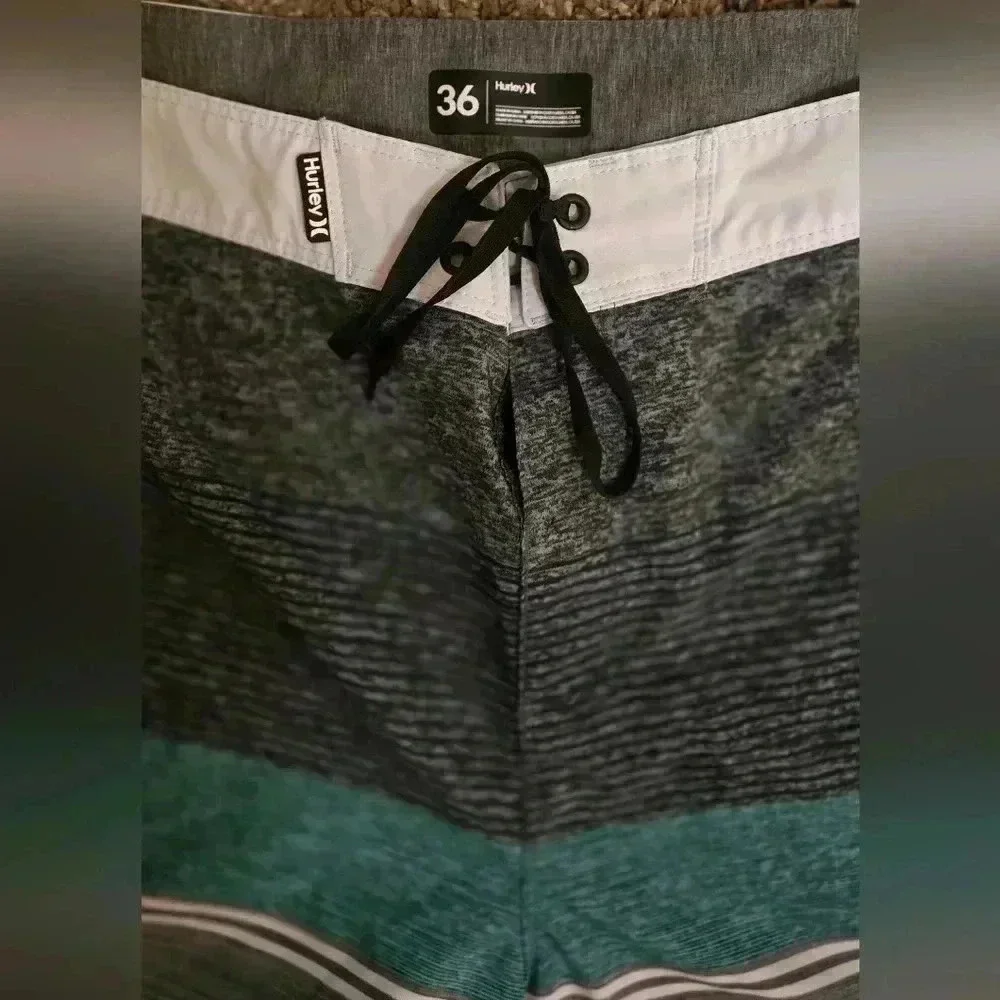 Men's Hurley Phantom Cove board shorts size 36. - Picture 2 of 10